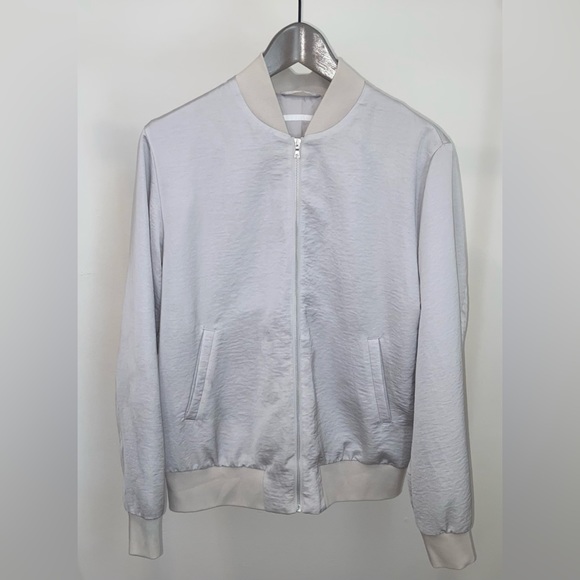 UNIQLO Lightweight Bomber Jacket - Picture 5 of 13